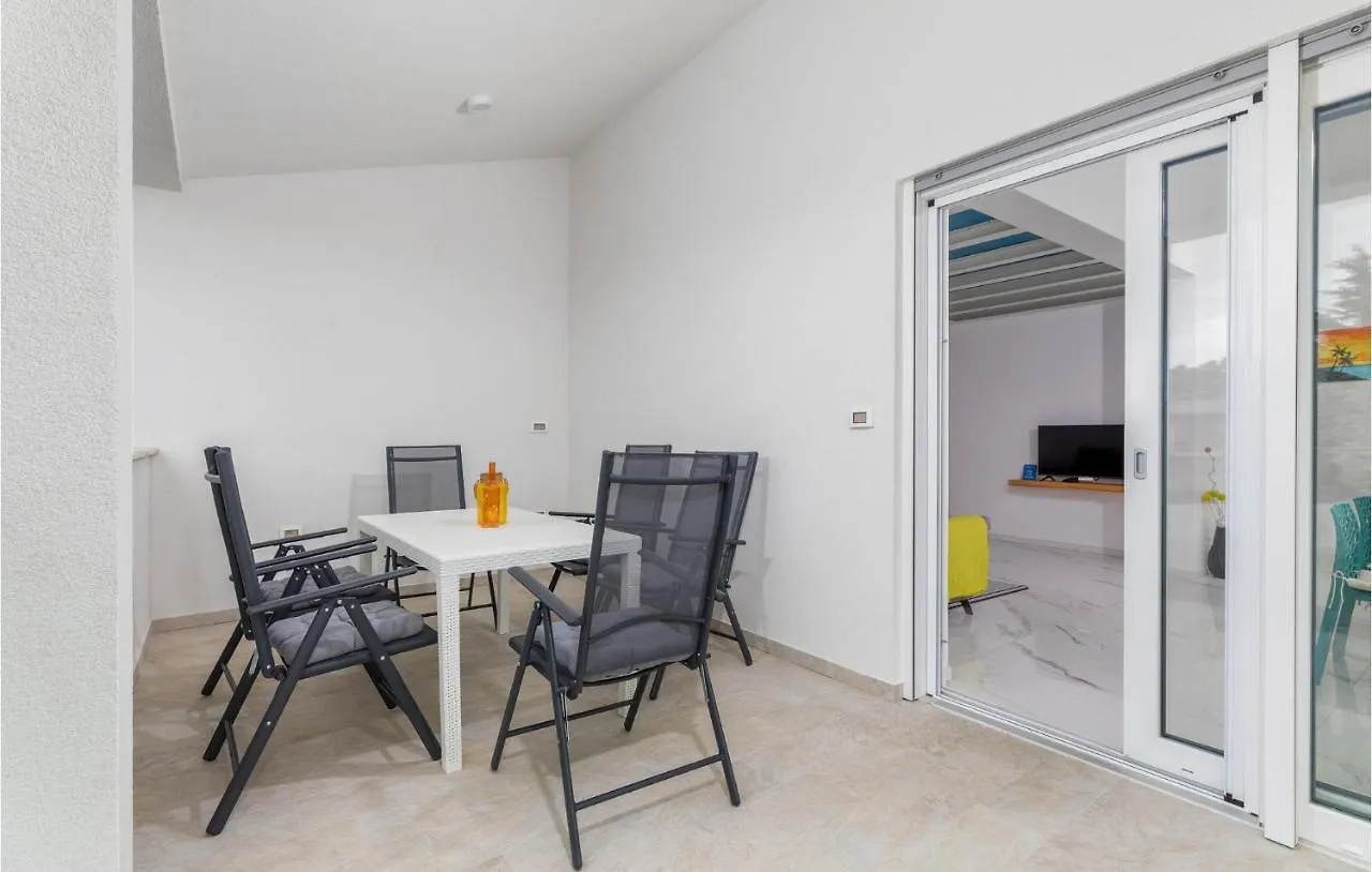 4 Bedroom Cozy Home In Betiga Pula Croatia